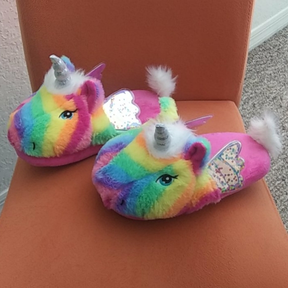 Rainbow unicorn slippers - Picture 3 of 5